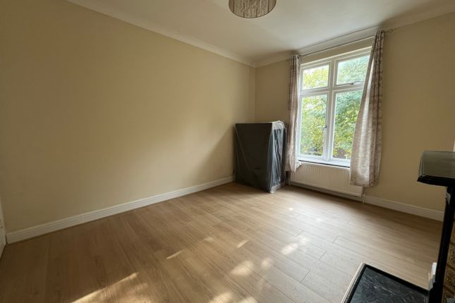 Flat C, 23, Mount View Road, London photo 2