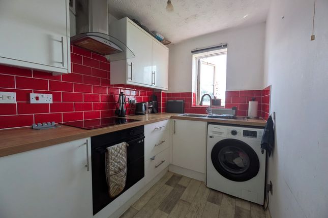 30 Waldegrave Close, Woolston, Southampton photo 4
