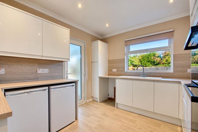 Heathfield Close, Worthing photo 3