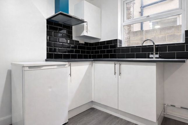 Room 2 148 Wickham Lane, London photo 4