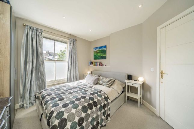 6B, Cairns Road, London photo 4