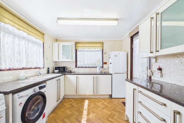 6, Hadrian Close, Bristol photo 4