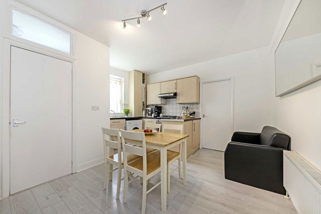 Flat 43, Dewsbury Court, 44-66, Chiswick Road, London photo 2