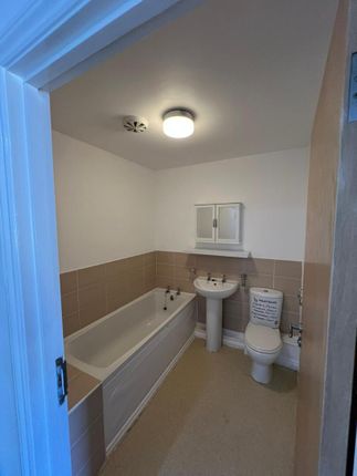 27, Hursley Walk, Newcastle Upon Tyne photo 4