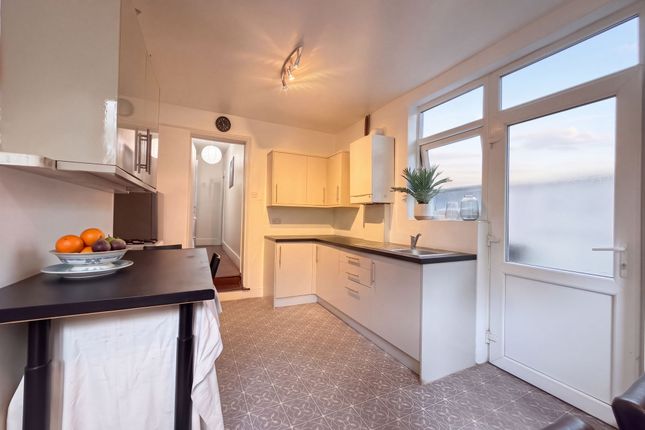 11 Hows Road, Uxbridge photo 3