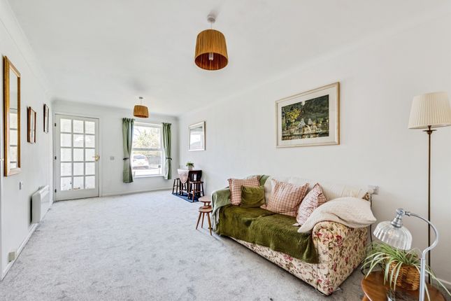 15, Chiltern Close, Wallingford photo 2