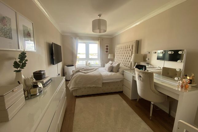 Flat 71, Priory Heights, Slough photo 3