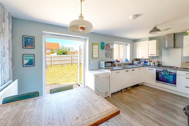 54, Linseed Way, Arundel photo 4