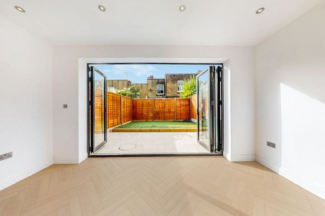 7 Gondar Gardens, London photo 4
