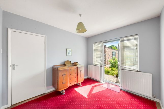 4, Leys Close, Uxbridge photo 4