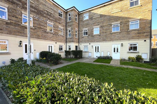 1-bed house on 4 The Holmes, Coupland Road, Selby, £120,000
