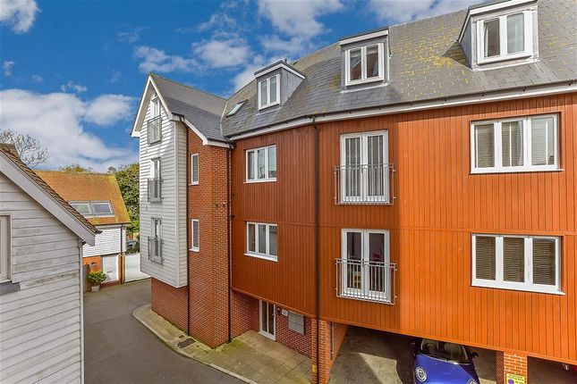 Flat for sale in Regent Street, Whitstable, Kent