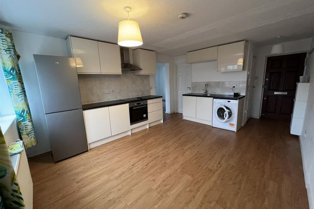 325b, Conniburrow Boulevard, Milton Keynes photo 2