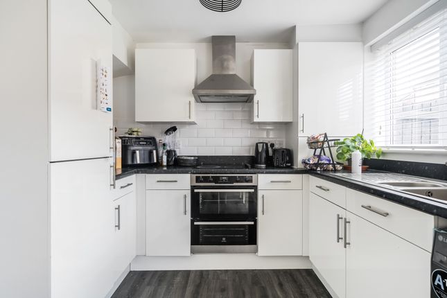 17, Luccombe Oak, Exeter photo 4