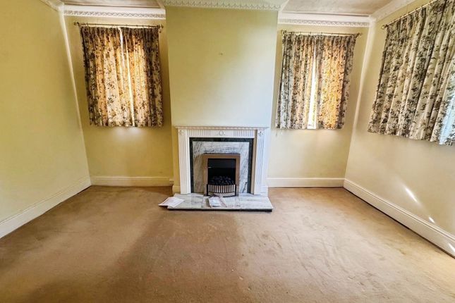 21, Newtown, Ammanford photo 4