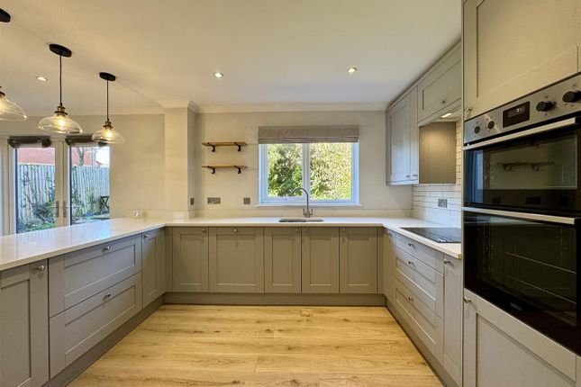 12, Martins Road, Caldicot photo 4