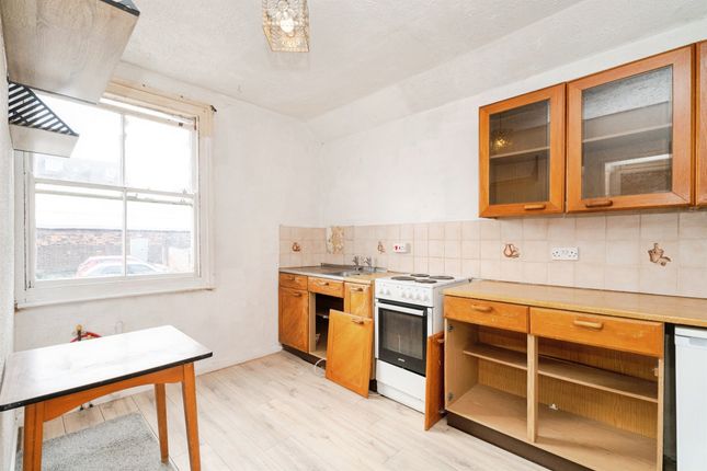 Flat 3, 14, Cabbell Road, Cromer photo 4