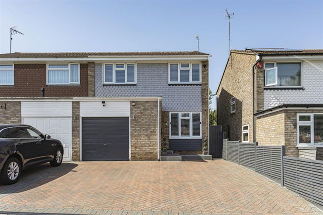 3-bed house on 122, Hazeldell, Watton At Stone, £575,000