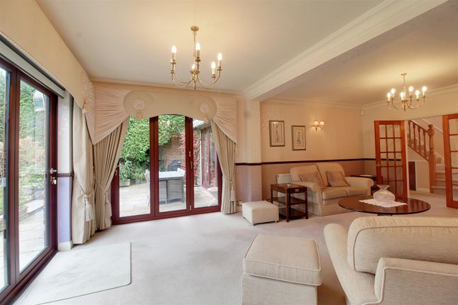 40, Brookmans Avenue, Brookmans Park photo 2