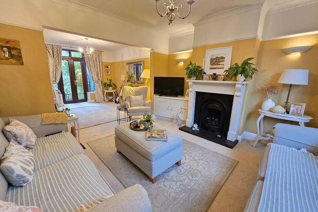 9 Heyes Lane, Altrincham photo 2
