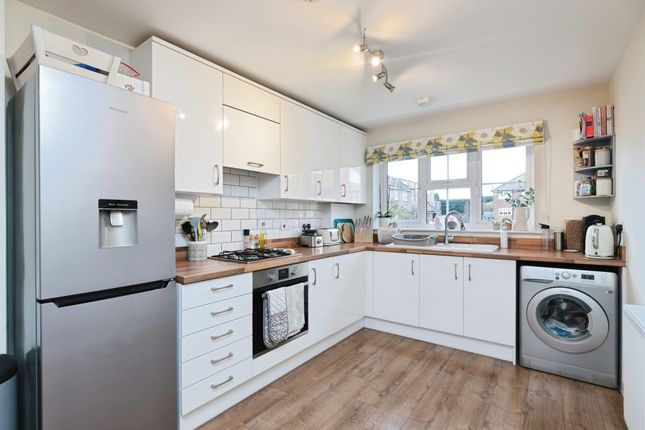 13, Ash Grove, Chesham photo 2