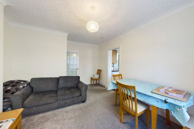 9 Edwards Avenue, Ruislip photo 3