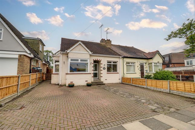 Property for sale in Oakwood Avenue, Leigh-On-Sea