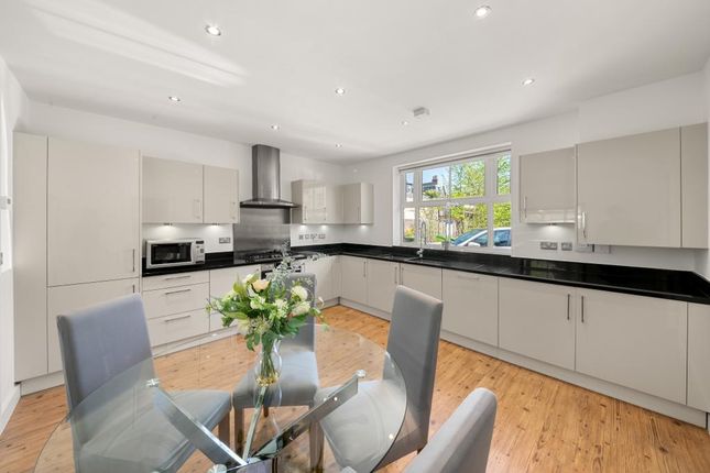 2, Bentley Close, London photo 3