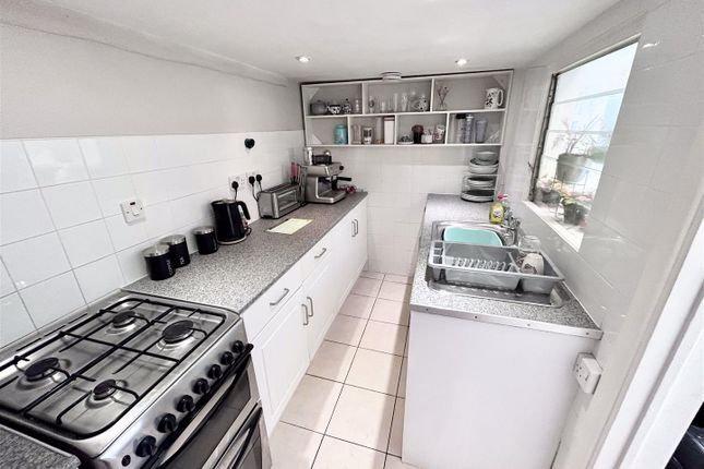 132, Carisbrooke Road, Newport photo 3