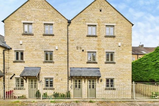 1-bed flat on 9 Churchill Place, Churchill Place, Chipping Norton, £1,000/mo