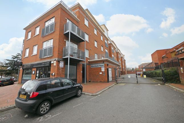 Thumbnail Flat to rent in High Street, Uxbridge
