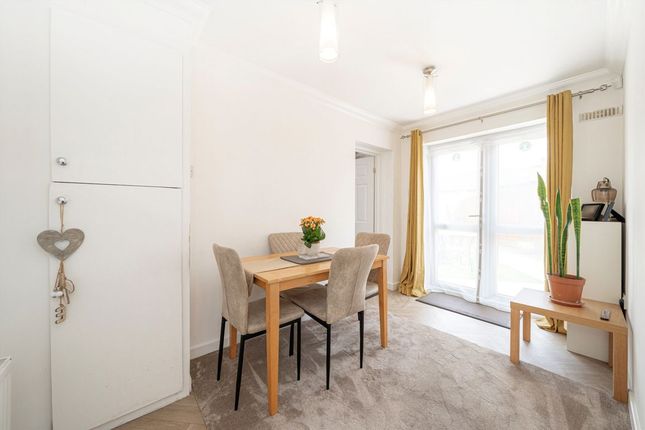 13, The Vale, Sunbury-On-Thames photo 4