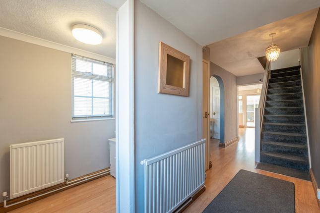 9, Cedar Road, Barton-under-needwood photo 3