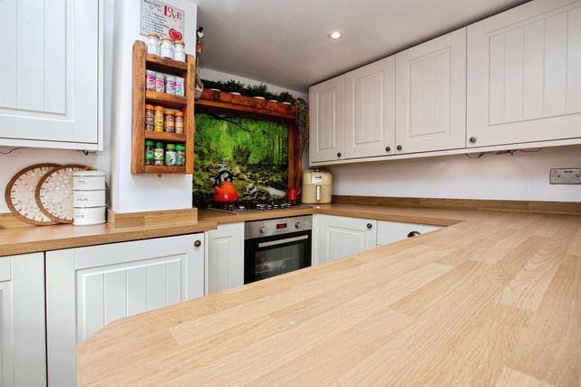 37, High Street, Alfreton photo 4
