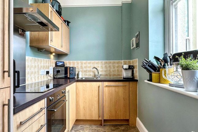 123, Willow Drive, Staffordshire photo 4