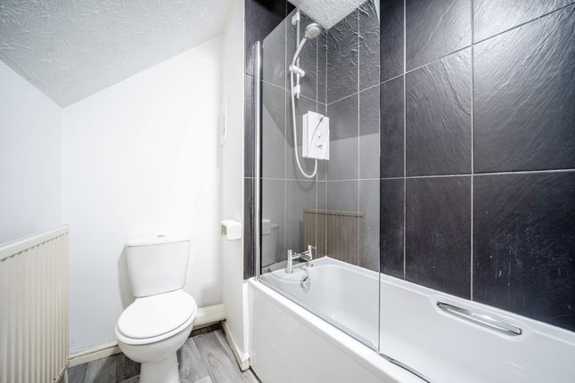 Sovereigns Quay, Bedfordshire photo 3
