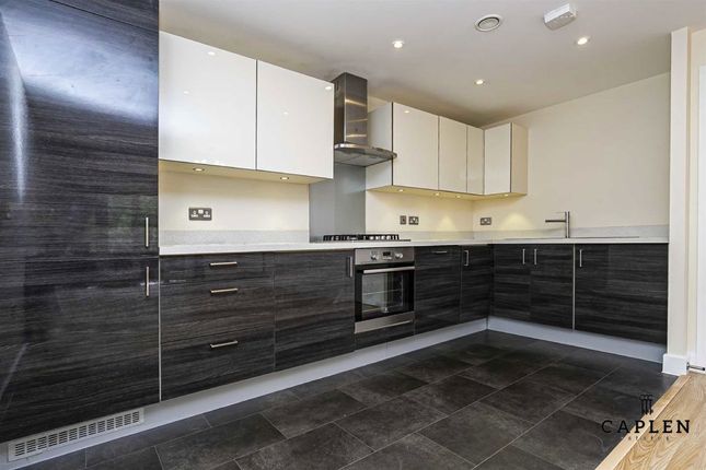 9 Thomas Court, New Mossford Way, Ilford photo 4
