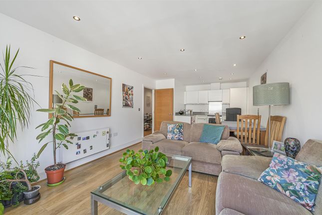 56, Drapers Court, London photo 3