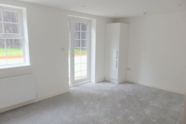 Flat 2 4, Sutton Lane, Banstead photo 5