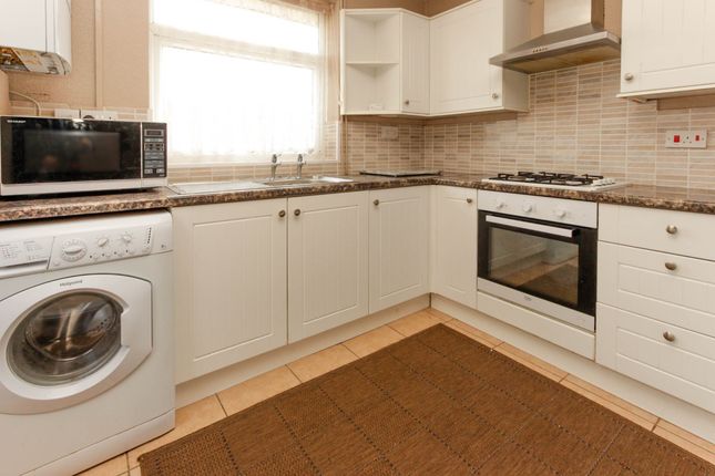 26, Clare Road, Wellingborough photo 2