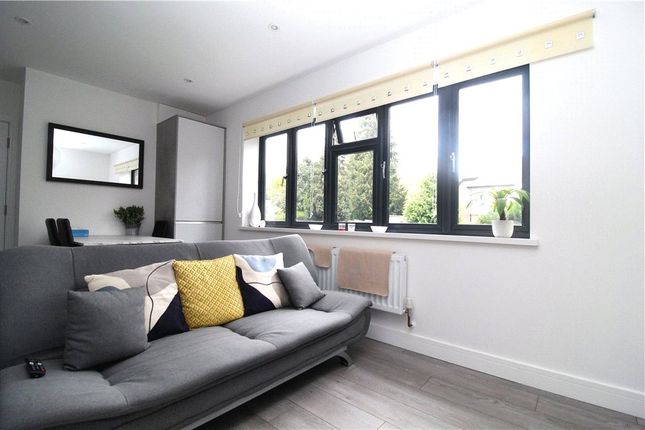 Flat to rent in Banstead Road, Purley