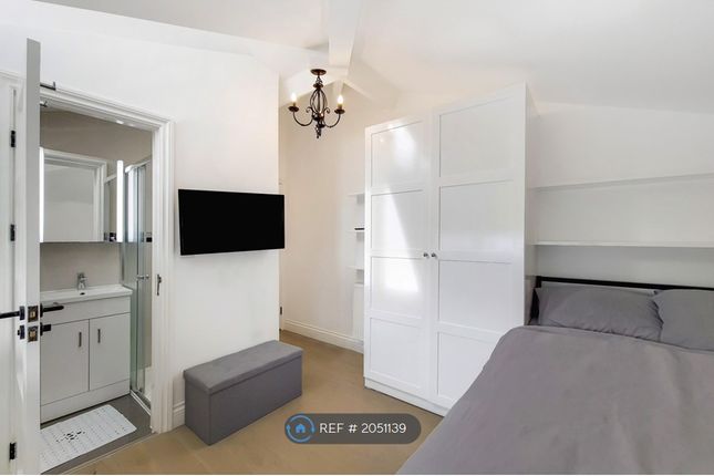Studio to rent in Westbourne Terrace, London
