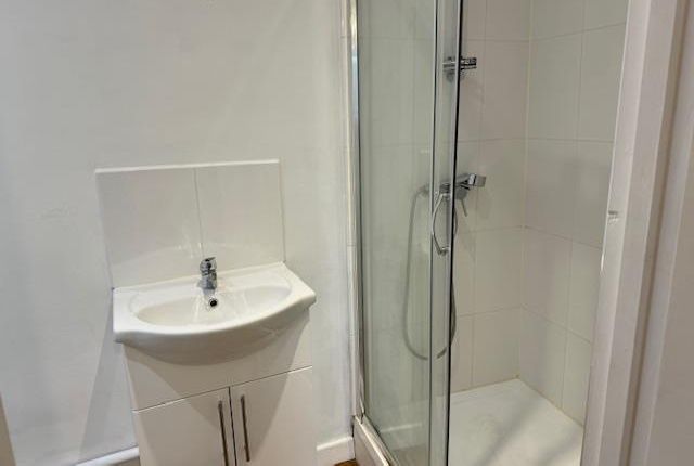 Flat 1 (Top floor), The Byte, Burford Street, Lechlade photo 5