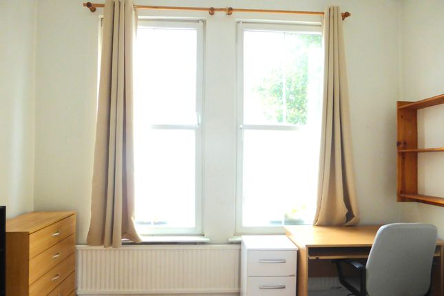 70, Senrab Street, London photo 4