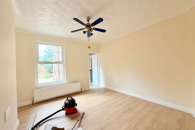 82, Gordon Road, WELLINGBOROUGH photo 3