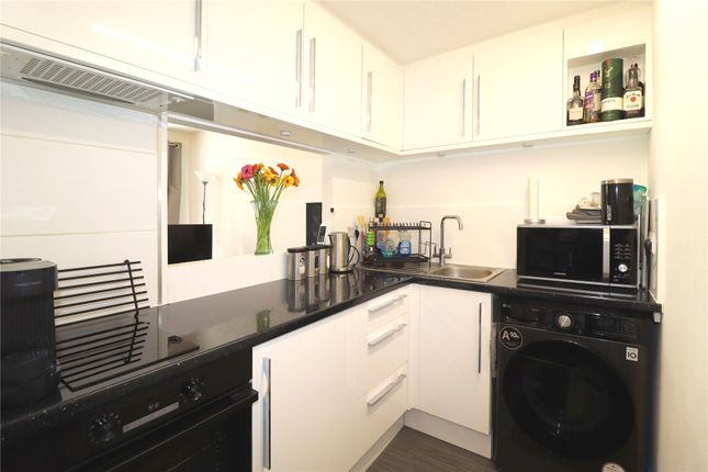 5, Badgers Close, Surrey photo 4