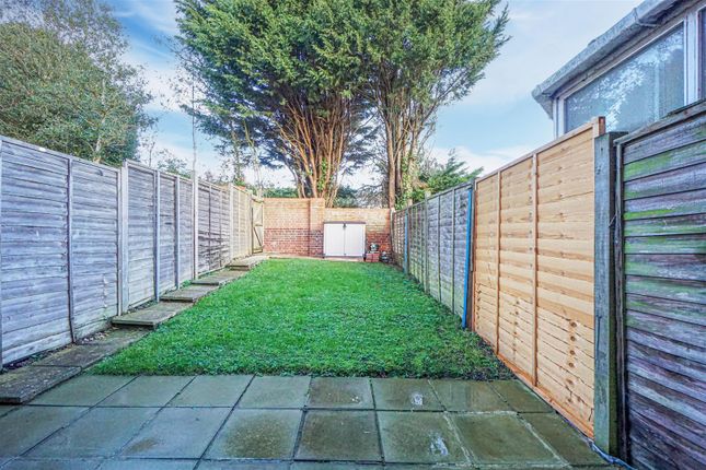22, Cookson Gardens, Hastings photo 2