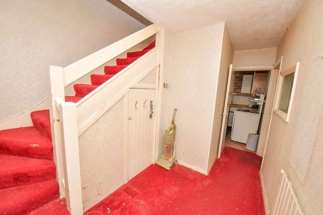 13, Georges Close, Orpington photo 2