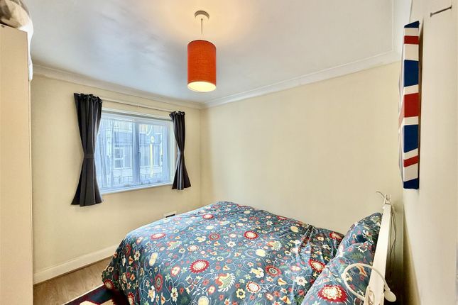 2 Enton Place, Vine Place, Hounslow photo 4