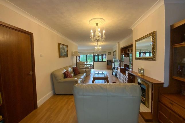 273 Warren Drive, Elm Park, Hornchurch photo 4